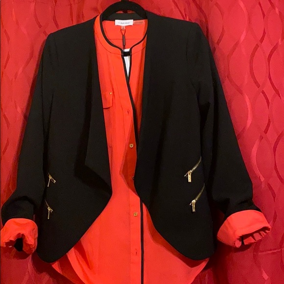 Short black blazer - Picture 2 of 3